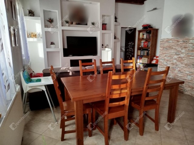 Eladó családi ház, Komáromban 67.5 M Ft, 4 szobás