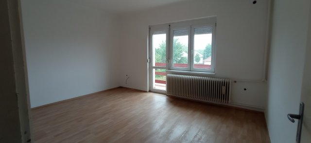 Eladó téglalakás, Veszprémben 69.9 M Ft, 3 szobás