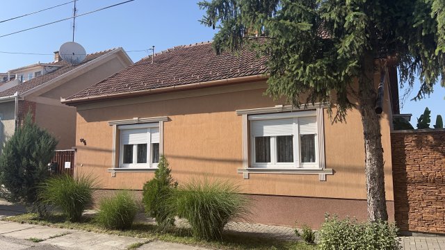 Eladó családi ház, Makón, Liget utcában 48.9 M Ft, 3 szobás
