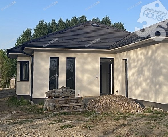 Eladó családi ház, Kecskeméten 71.4 M Ft, 5 szobás