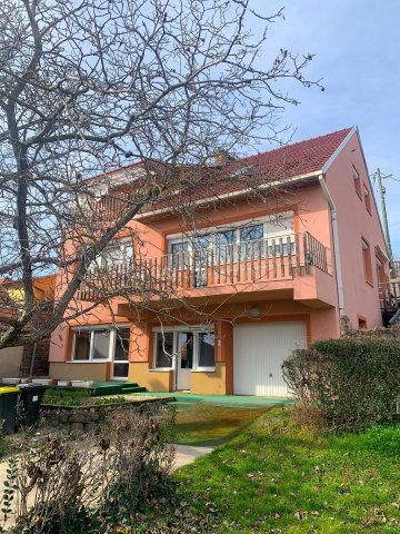 Eladó családi ház, Pakson 95 M Ft, 5 szobás