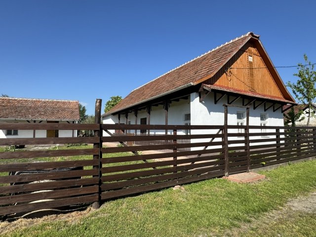 Eladó családi ház, Átányon 13.9 M Ft, 2 szobás