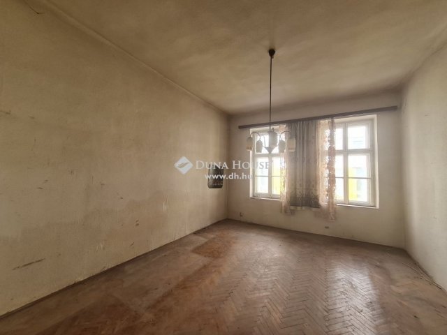 Eladó téglalakás, Budapesten, VIII. kerületben 39.9 M Ft