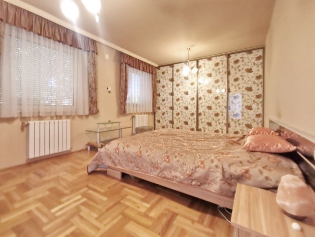 Eladó családi ház, Debrecenben 219 M Ft, 7 szobás