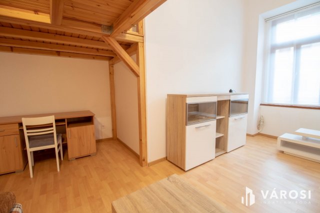 Kiadó iroda, Budapesten, VI. kerületben 250 E Ft / hó, 1 szobás