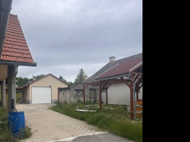 Eladó családi ház, Veszprémben 68 M Ft, 6 szobás
