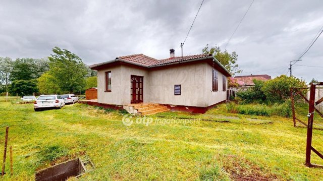 Eladó családi ház, Kéken 26.99 M Ft, 2 szobás