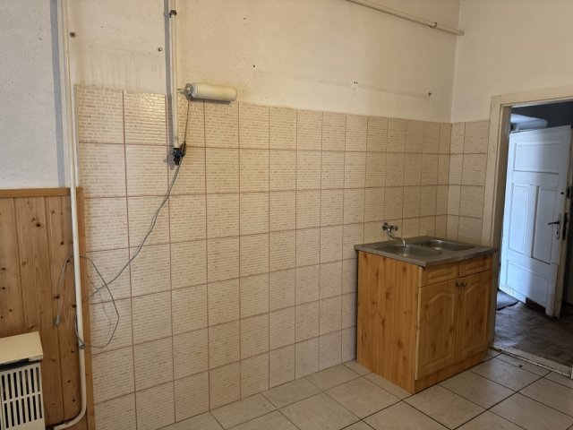 Eladó családi ház, Jászkisérén 7.9 M Ft, 2 szobás