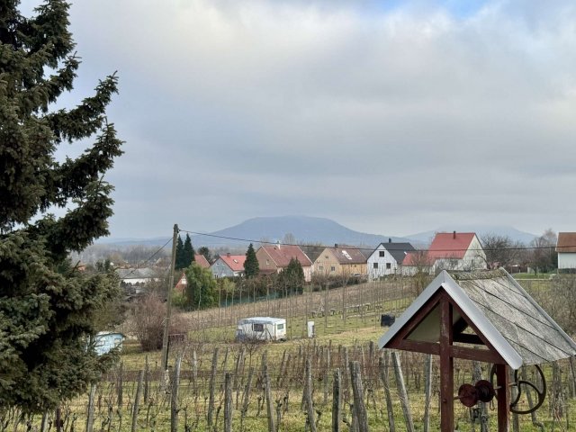 Eladó nyaraló, Lesenceistvándon 34.9 M Ft, 2 szobás