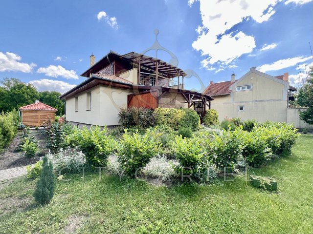 Eladó családi ház, Siófokon 175 M Ft, 5 szobás