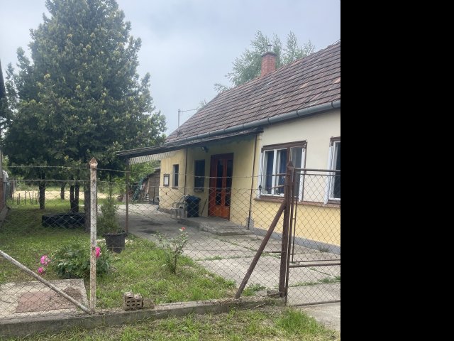 Eladó családi ház, Tasson 19.8 M Ft, 2 szobás