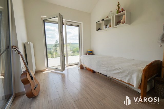 Eladó családi ház, Nagykovácsiban 229 M Ft, 6 szobás