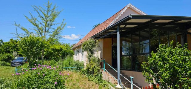 Eladó családi ház, Tatán 79 M Ft, 4 szobás