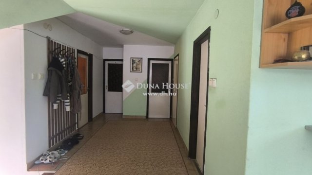 Eladó családi ház, Báron 33 M Ft, 6 szobás