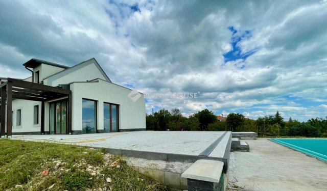 Eladó ikerház, Balatonfüreden 269 M Ft, 4 szobás
