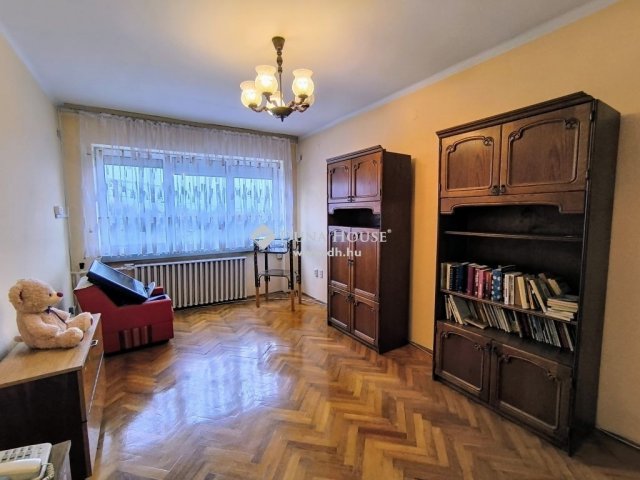 Eladó sorház, Pétfürdőn 60 M Ft, 4 szobás