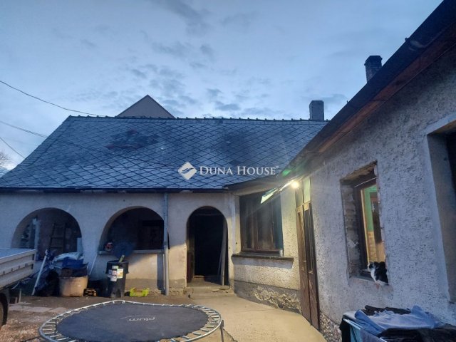 Eladó családi ház, Lábatlanon 29 M Ft, 5 szobás