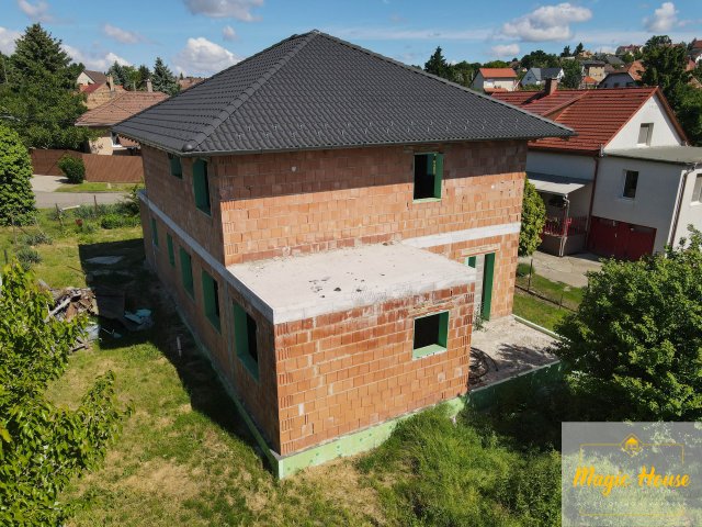 Eladó családi ház, Érden 139 M Ft, 8 szobás