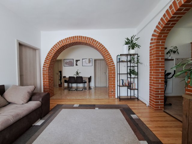 Eladó családi ház, Érsekcsanádon 35.99 M Ft, 4 szobás