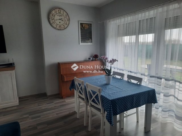 Eladó ikerház, Kecskeméten 57 M Ft, 3 szobás