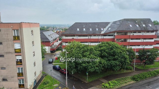 Eladó téglalakás, Pécsett 37.9 M Ft, 1 szobás