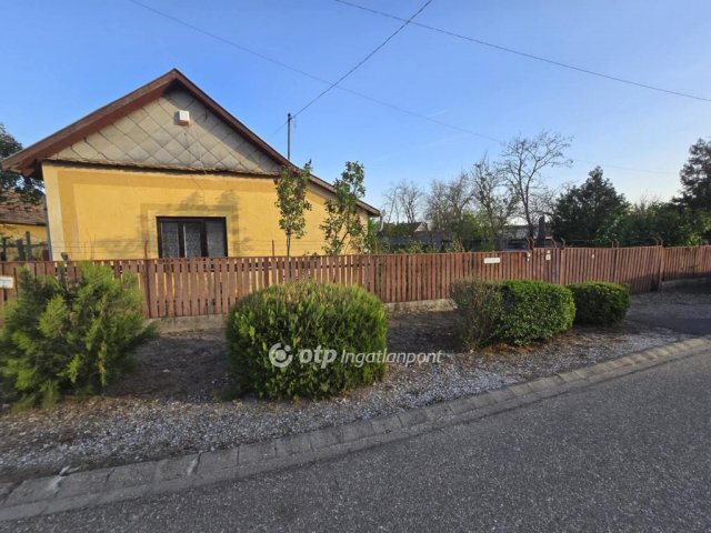 Eladó családi ház, Kabán 18 M Ft, 2 szobás