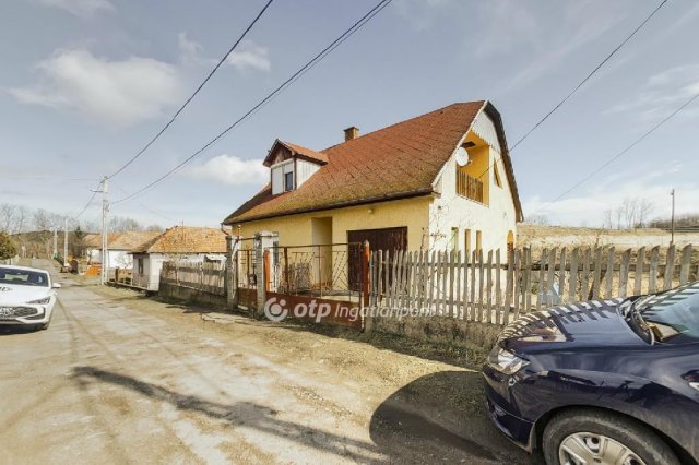 Eladó családi ház, Cereden 17.5 M Ft, 4 szobás