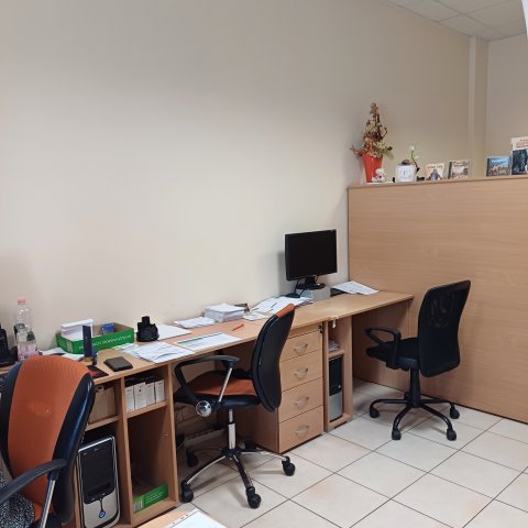 Kiadó üzlethelyiség, Pécsett 200 E Ft / hó