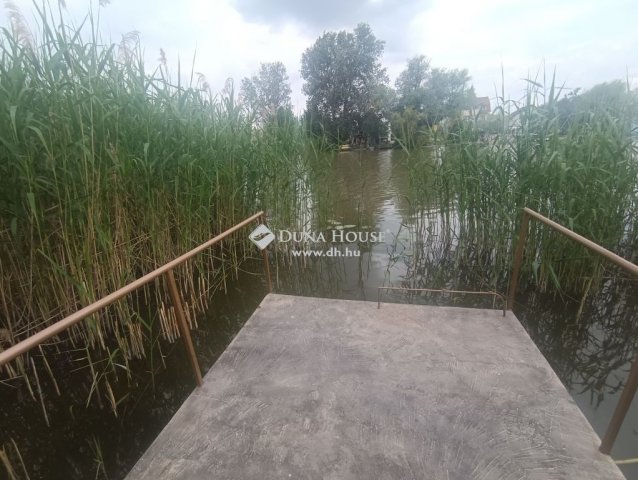 Eladó családi ház, Dunaharasztin 97.9 M Ft, 2 szobás