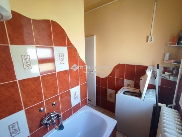 Eladó téglalakás, Kecskeméten 35.99 M Ft, 2 szobás
