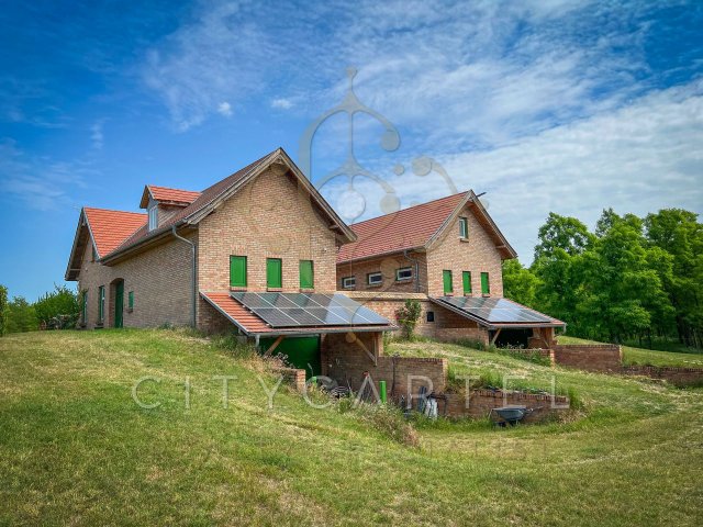 Eladó családi ház, Kecskeméten 228.975 M Ft, 6+1 szobás