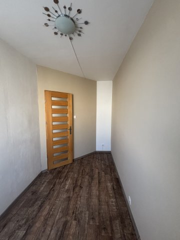 Kiadó panellakás, albérlet, Szolnokon 110 E Ft / hó, 1+1 szobás