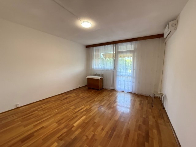 Eladó panellakás, Pécsett 44.9 M Ft, 3 szobás