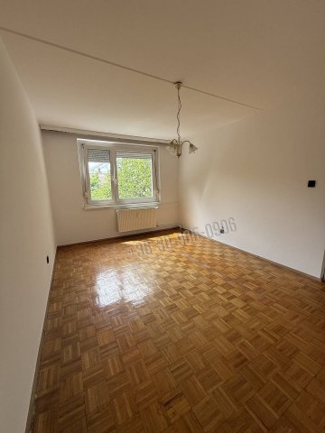 Eladó panellakás, Győrött 42 M Ft, 1+1 szobás