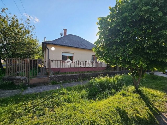 Eladó családi ház, Szigetszentmiklóson 64.9 M Ft, 4 szobás