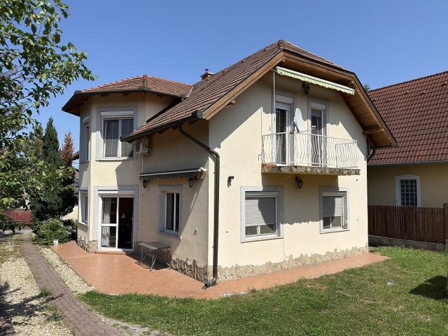 Eladó családi ház, Szentendrén 194.9 M Ft, 6 szobás