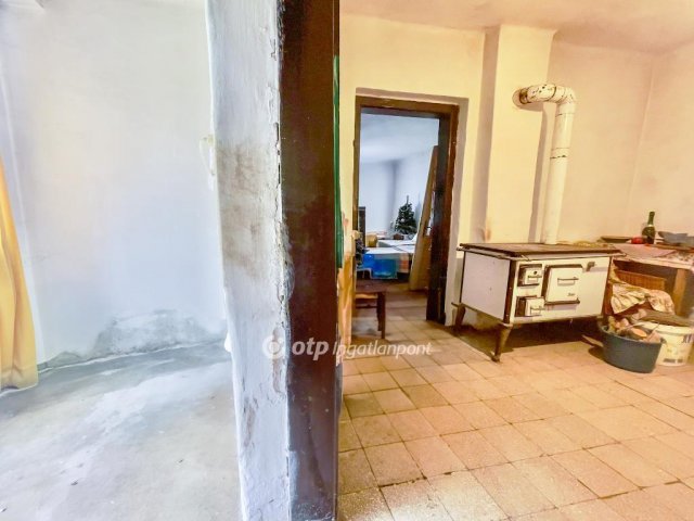 Eladó családi ház, Felpécen 19.5 M Ft, 2 szobás