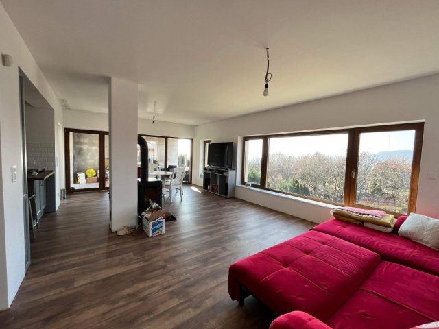 Eladó családi ház, Szentendrén 155.9 M Ft, 5 szobás