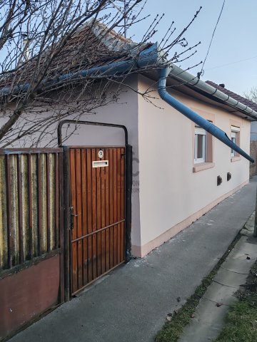 Eladó családi ház, Szolnokon 17.6 M Ft, 2 szobás