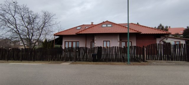Kiadó családi ház, albérlet, Nagytarcsán 600 E Ft / hó