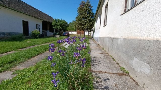 Eladó családi ház, Majson 16.8 M Ft, 4 szobás