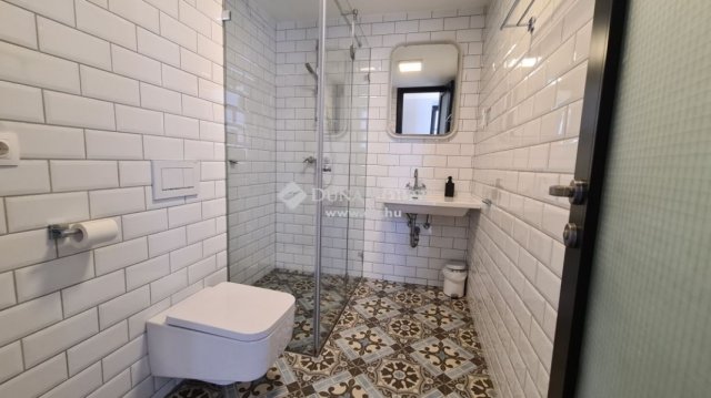 Eladó téglalakás, Budapesten, V. kerületben 218 M Ft, 2 szobás