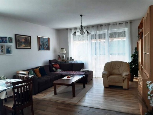 Eladó sorház, Nagytarcsán 91.9 M Ft, 4 szobás