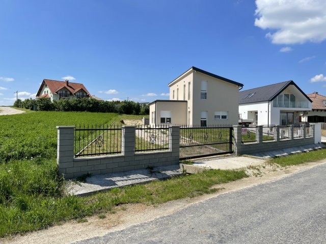Eladó családi ház, Alsópáhokon 119 M Ft, 4 szobás