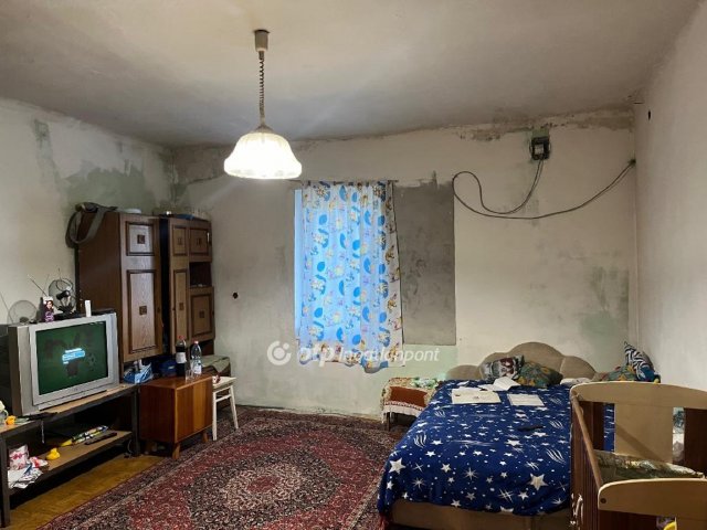 Eladó családi ház, Nagyúton 6.5 M Ft, 1 szobás