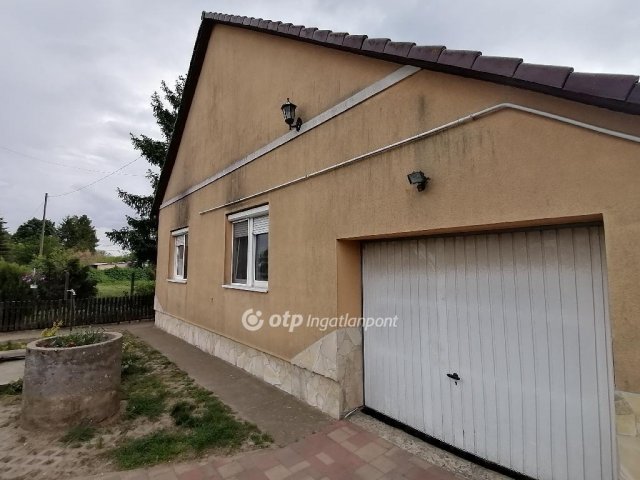 Eladó családi ház, Hajdúsámsonon 69.9 M Ft, 3 szobás