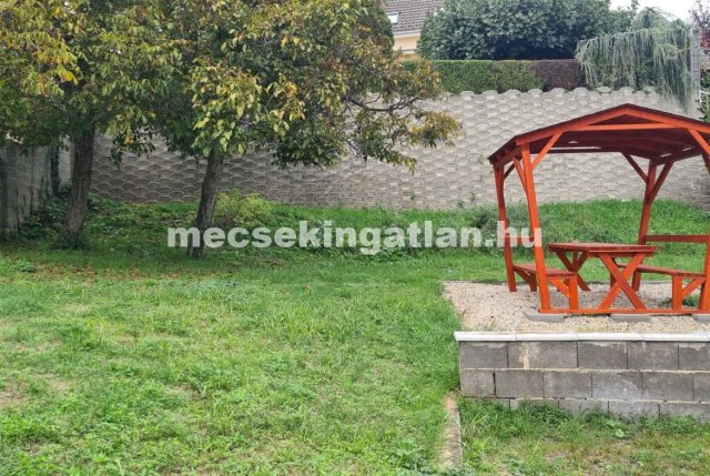 Kiadó családi ház, albérlet, Pécsett 65 E Ft / hó, 1 szobás