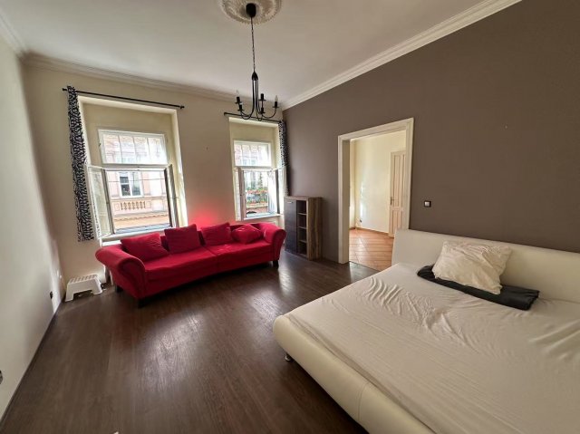 Eladó téglalakás, Budapesten, VI. kerületben, Zichy Jenő utcában