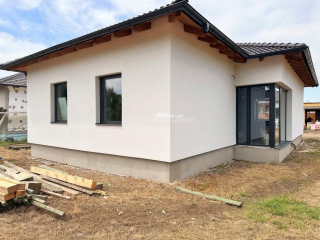 Eladó családi ház, Szombathelyen 48 M Ft, 4 szobás