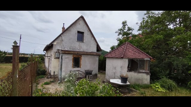 Eladó családi ház, Fóton 37.99 M Ft, 1+4 szobás